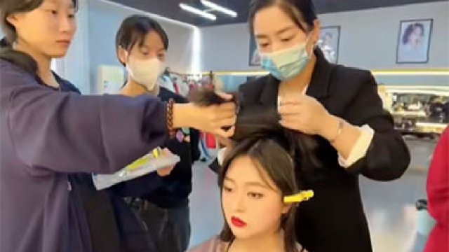 普通女孩做自由化妆师，如何快速入行？