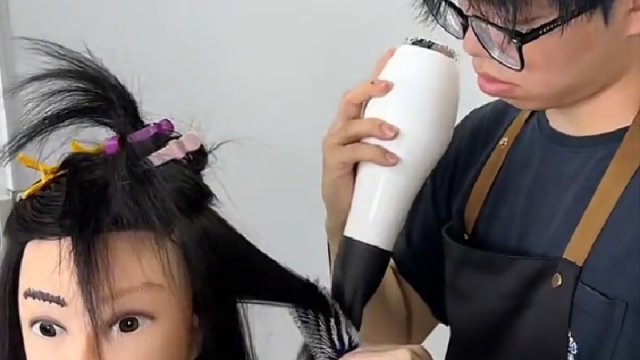 别问我为啥学美发，问就是不想写数学卷子